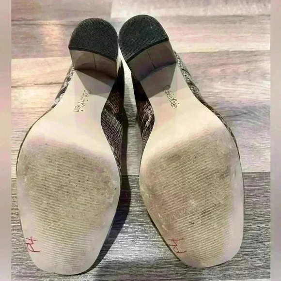 Sz. 7.5M Calvin Klein Snake Skin Print Heels - Picture 6 of 7